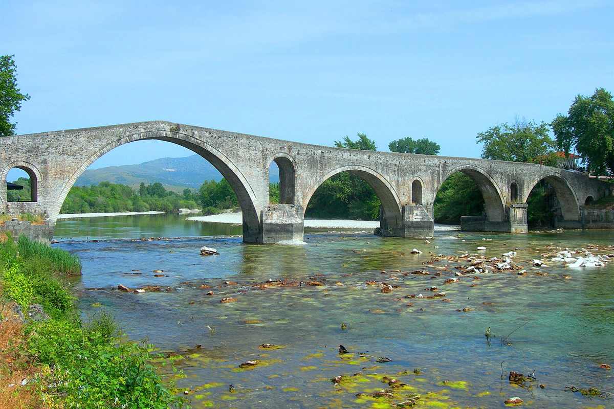 The old arched stone bridge of Arta over the Arachthos river, a sight on an Arta tour