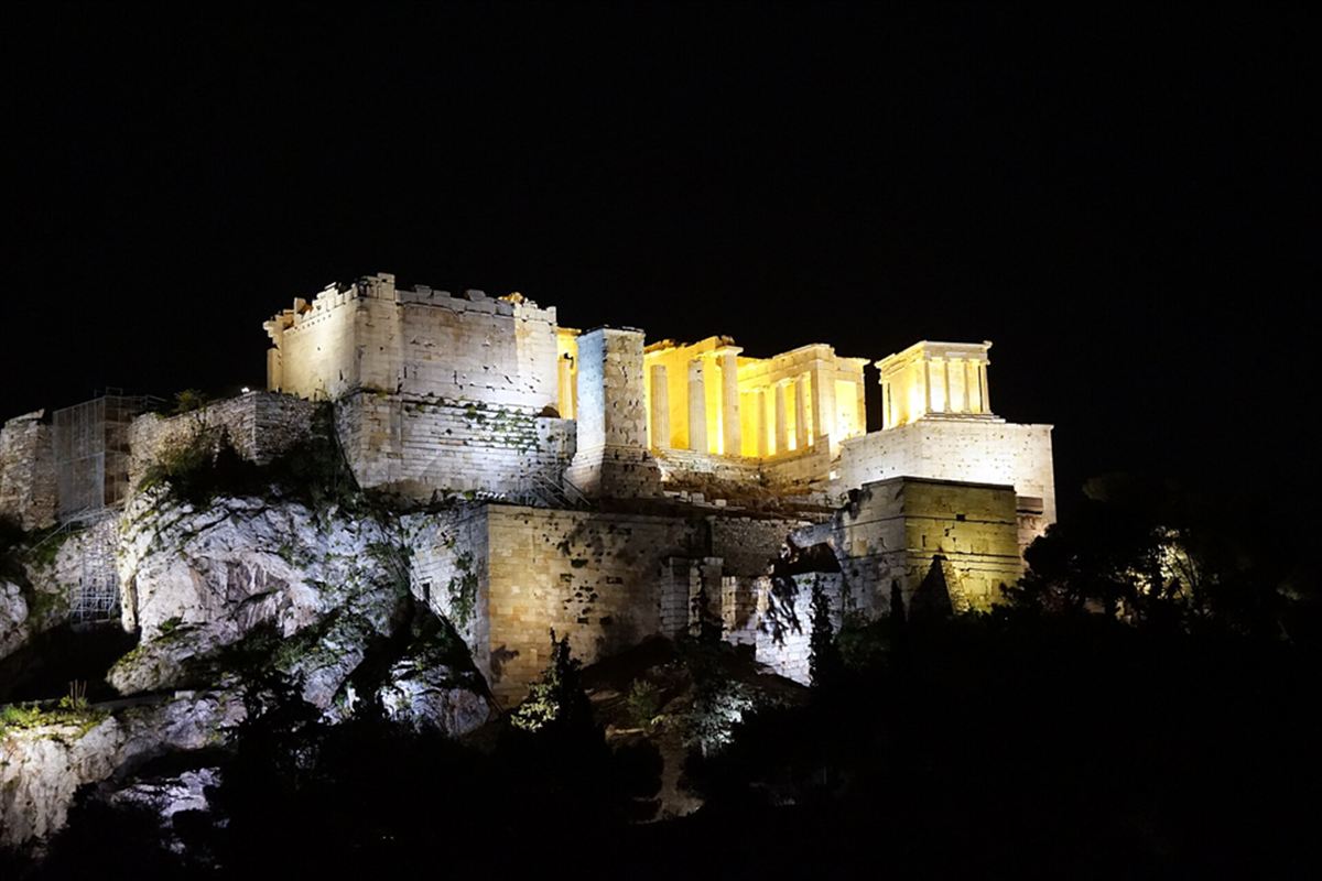 The Acropolis lit at night above Athens, the centrepiece of an Athens night tour